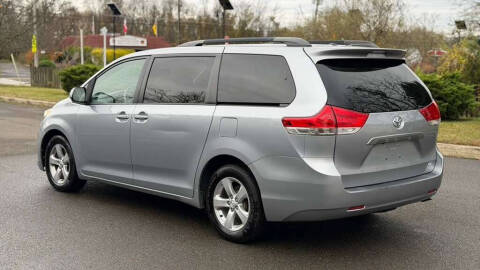 2014 Toyota Sienna LE 8-Passenger