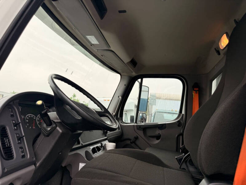 2022 Freightliner M2 106