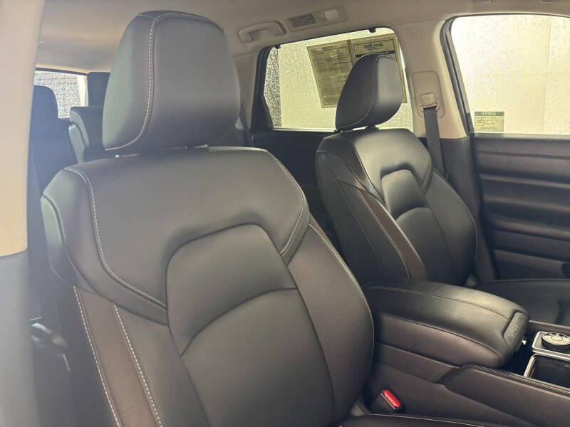 2024 Nissan Pathfinder SL