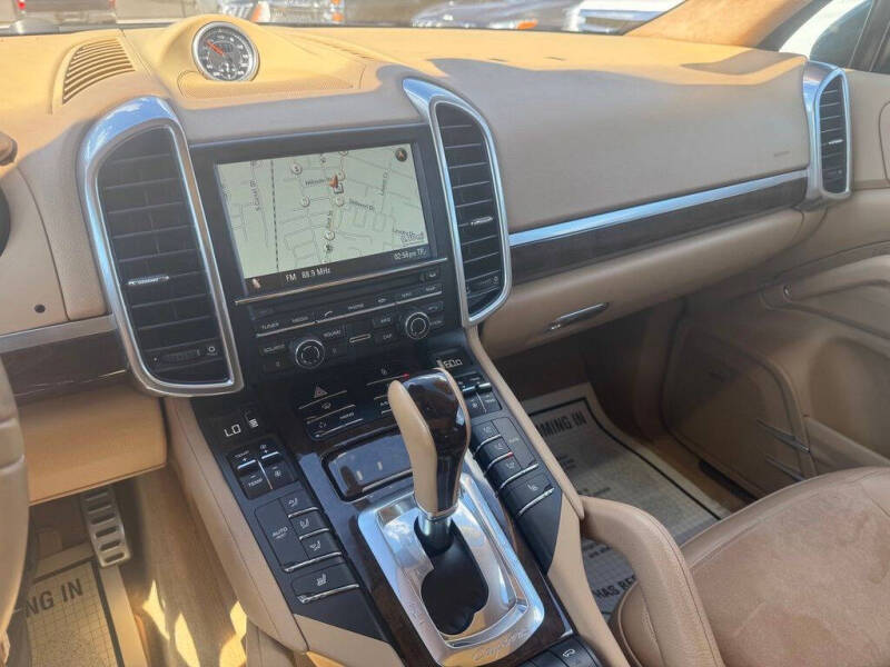 2013 Porsche Cayenne GTS