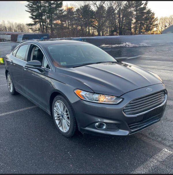 2015 Ford Fusion SE photo 2