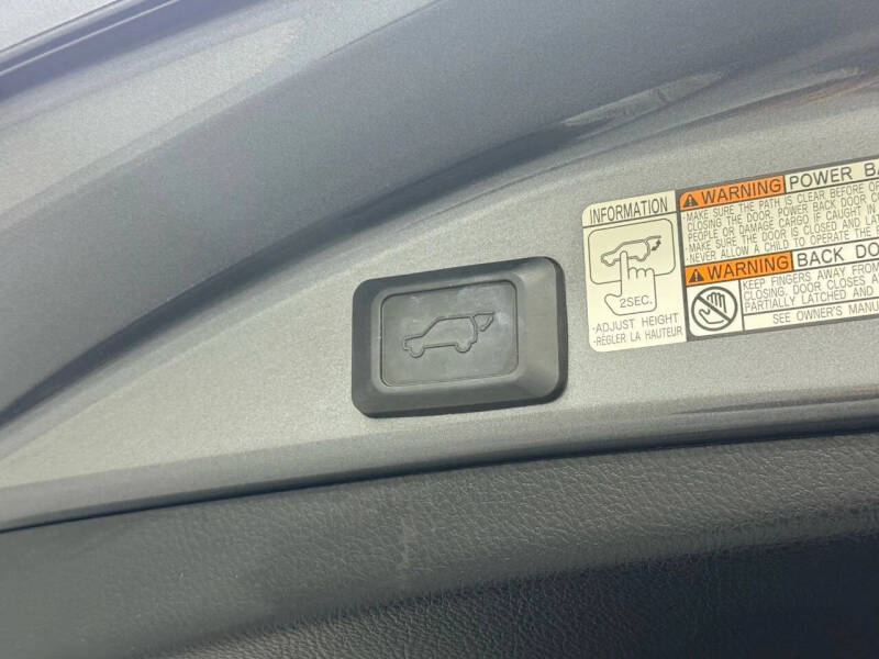 2017 Toyota RAV4 Hybrid SE