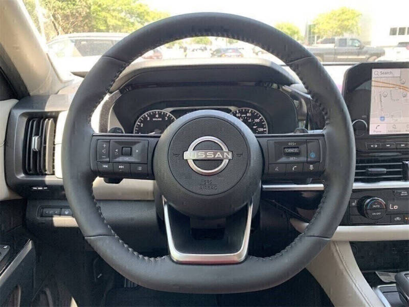 2025 Nissan Pathfinder SL