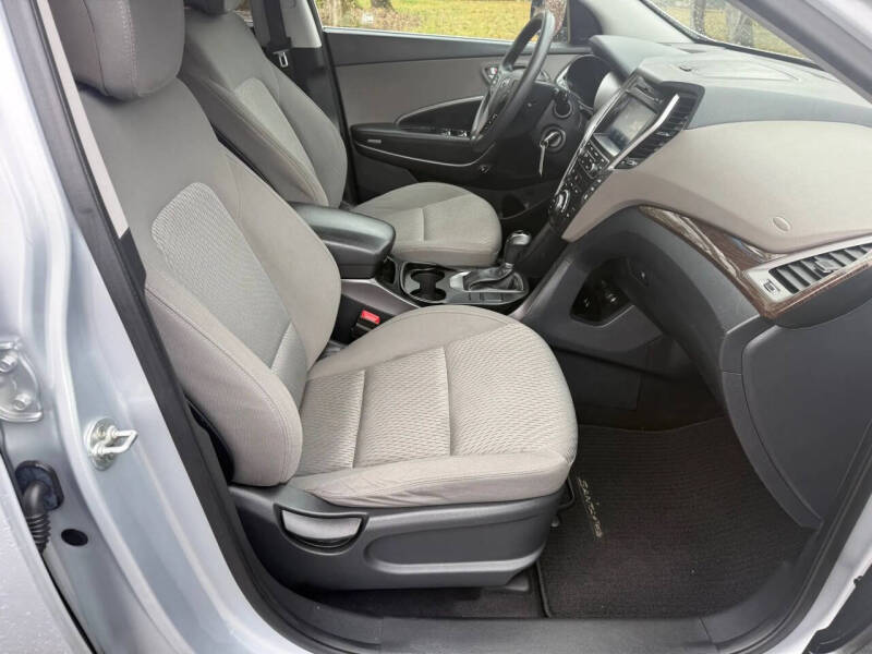 2017 Hyundai Santa Fe SE