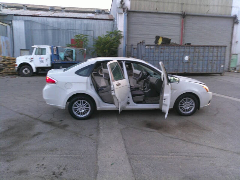 2010 Ford Focus SE photo 13