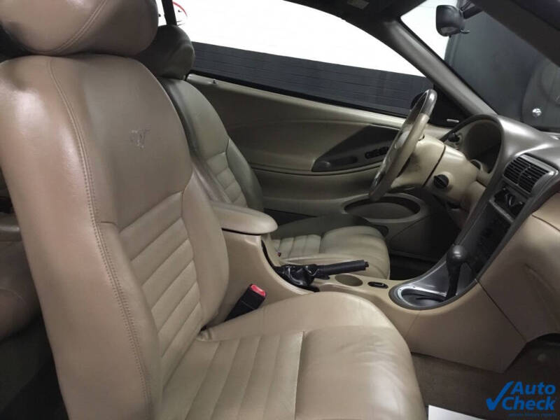 2004 Ford Mustang GT Deluxe