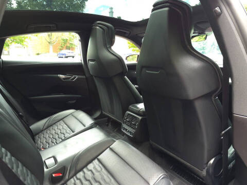 2024 Audi e-tron GT quattro Premium Plus