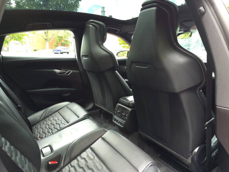 2024 Audi e-tron GT quattro Premium Plus