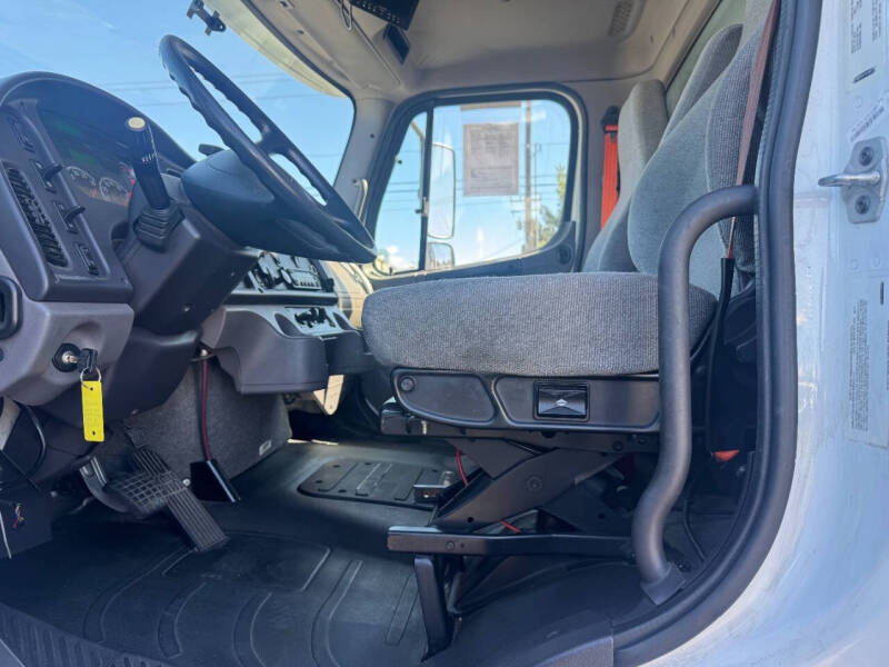 2018 Freightliner M2 106