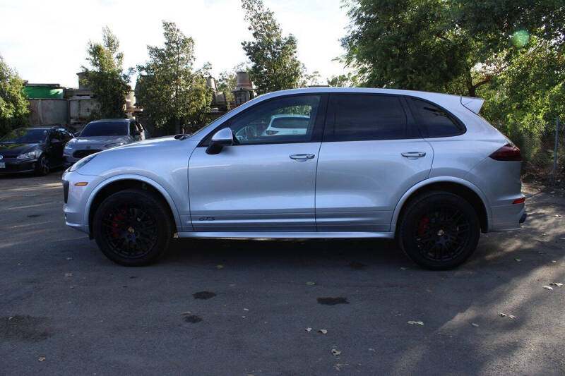2016 Porsche Cayenne GTS