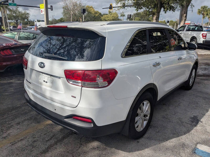 2017 Kia Sorento LX