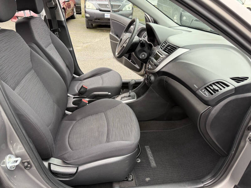 2017 Hyundai Accent SE