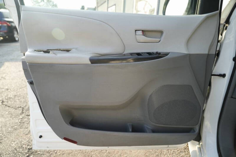 2011 Toyota Sienna Base 7-Passenger