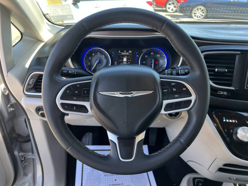 2023 Chrysler Voyager LX