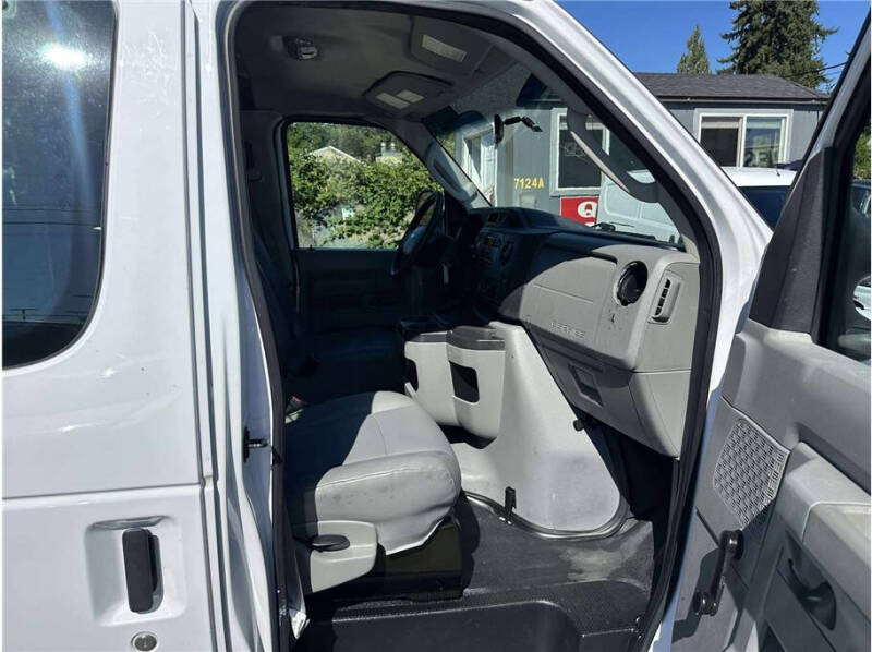 2013 Ford E-Series E-250