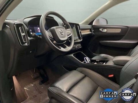 2025 Volvo XC40 B5 Plus Bright Theme