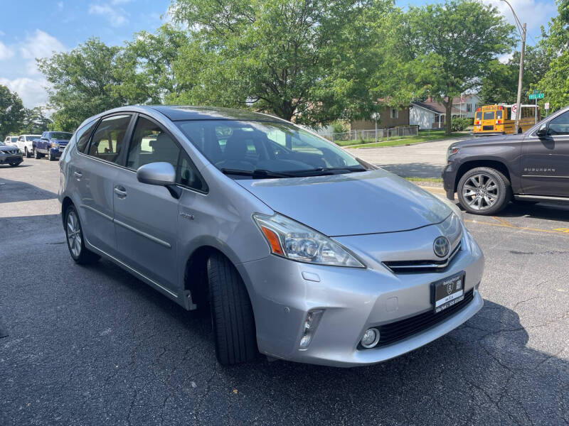2013 Toyota Prius v Five