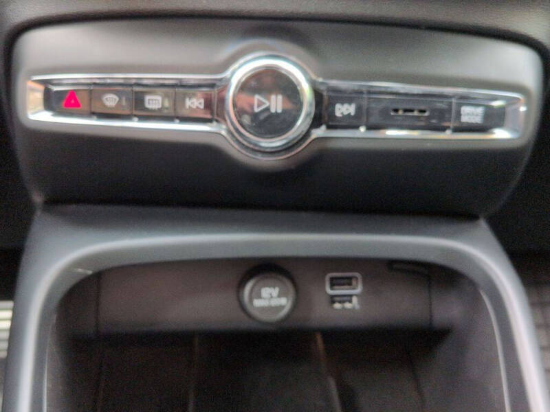 2021 Volvo XC40 T5 R-Design
