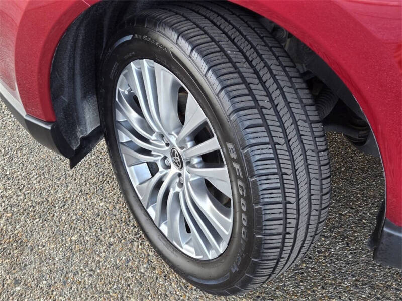 2023 Toyota Venza XLE