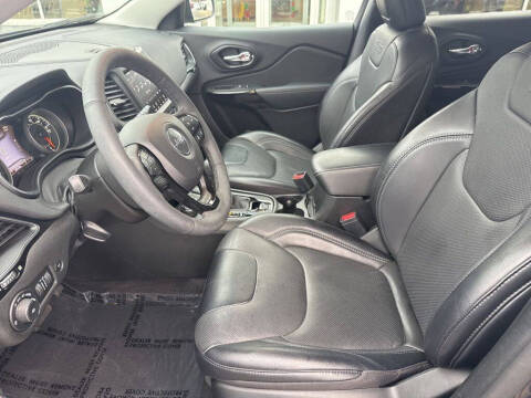 2023 Jeep Cherokee Altitude Lux