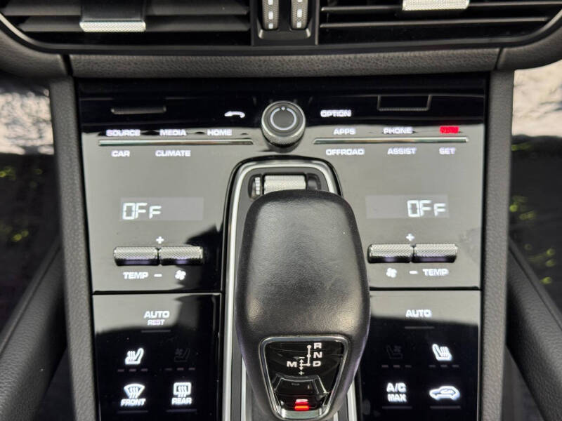 2023 Porsche Cayenne Platinum Edition