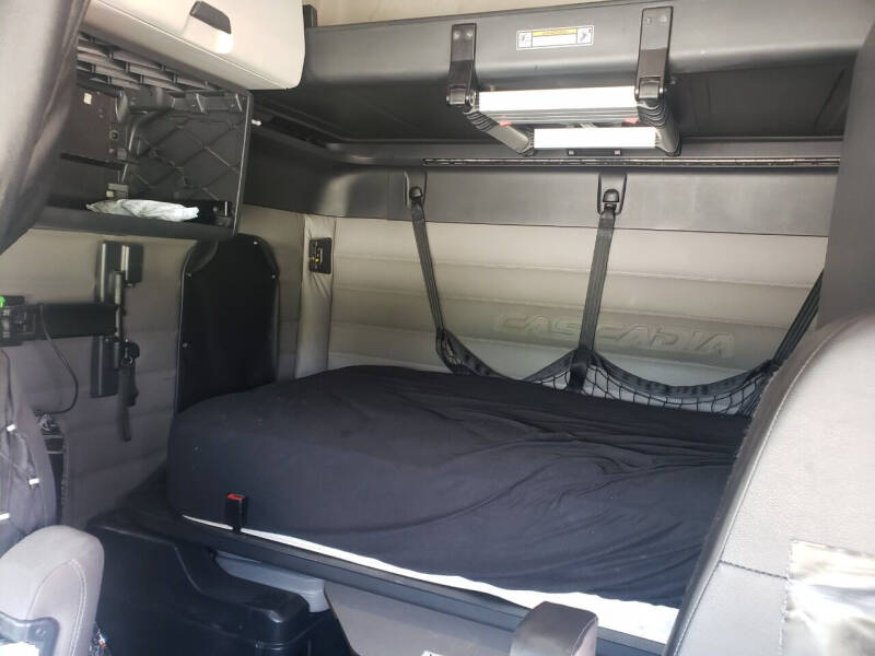 2020 Freightliner Cascadia Evolution Sleeper