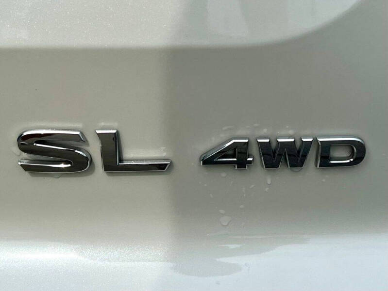 2022 Nissan Pathfinder SL