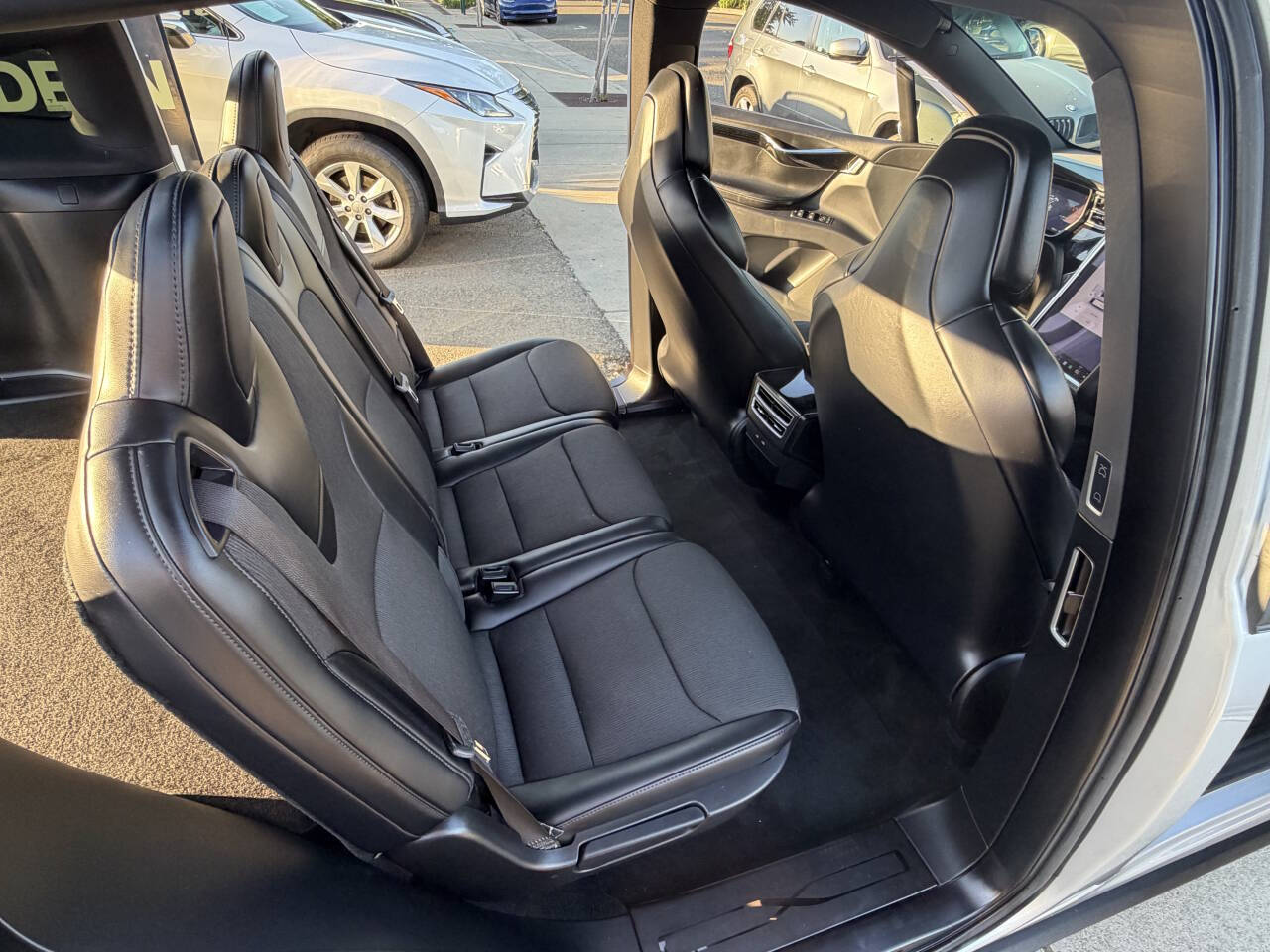 Silver 2017 Tesla Model X 75D AWD 75D 4dr SUV 17