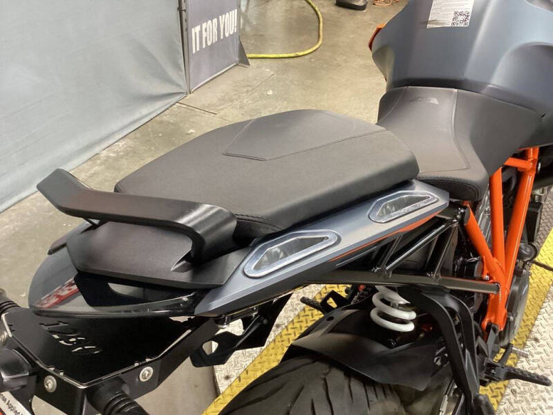 2023 KTM 1290 Super Duke GT