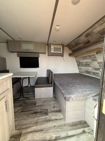 2022 Dutchmen COLEMAN M-17B