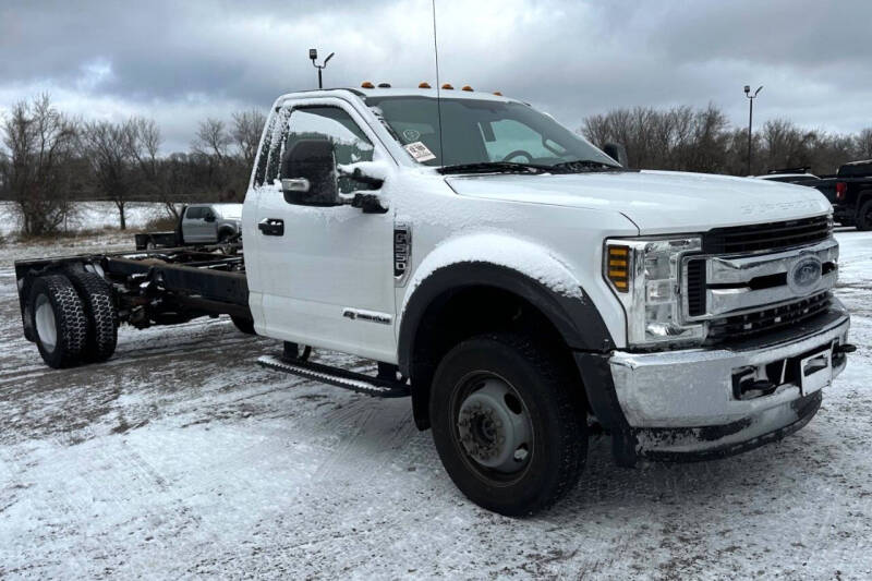 2019 Ford F-550 Super Duty Chassis Cab's photo