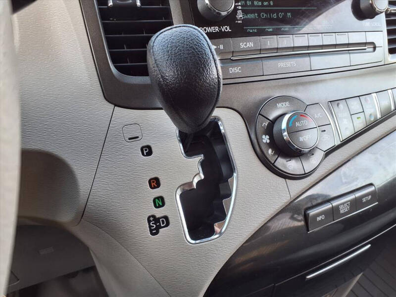 2014 Toyota Sienna LE 8-Passenger