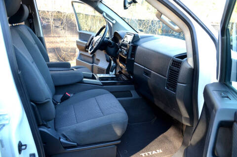 2014 Nissan Titan SV