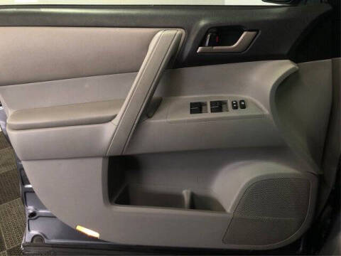 2011 Toyota Highlander SE