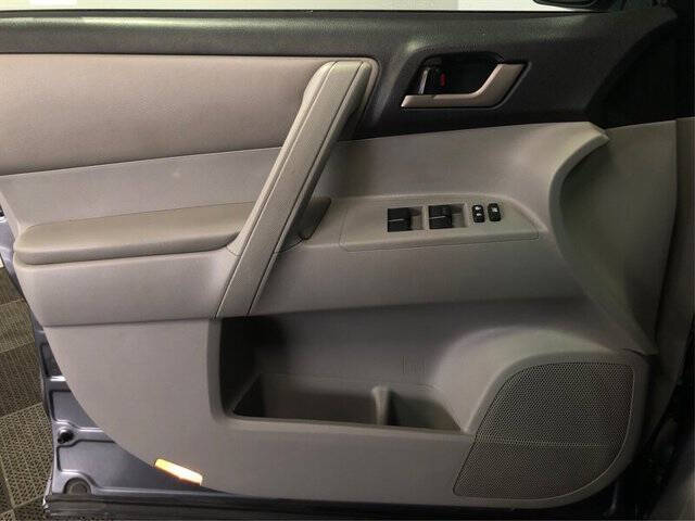 2011 Toyota Highlander SE