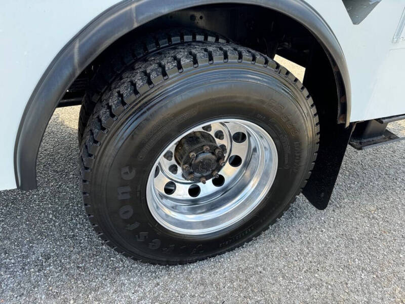 2013 Freightliner M2 106