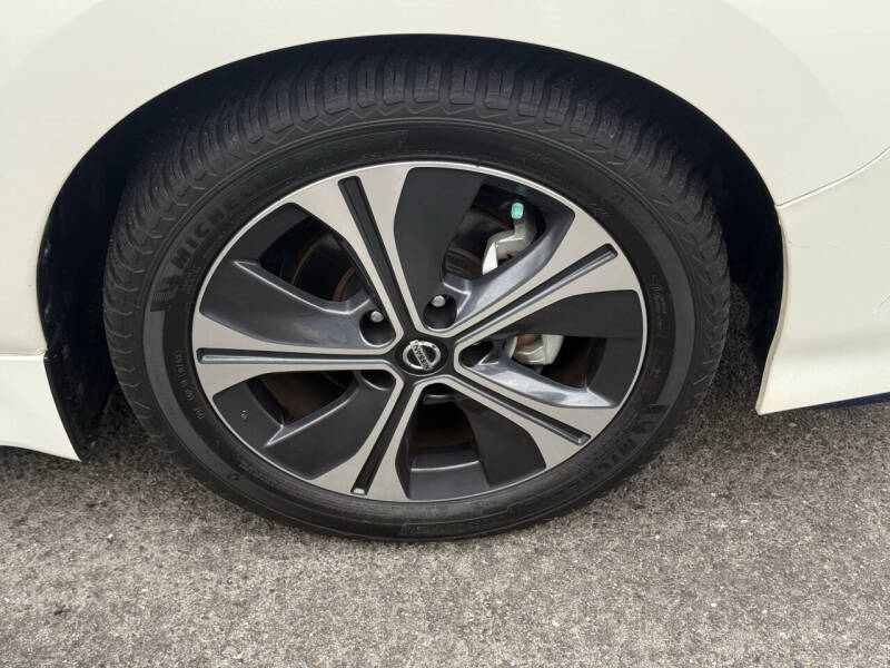 2022 Nissan LEAF SL PLUS