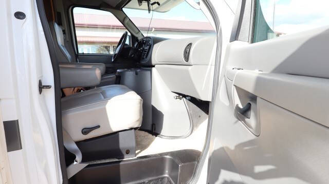 2004 Ford E-Series E-450 SD