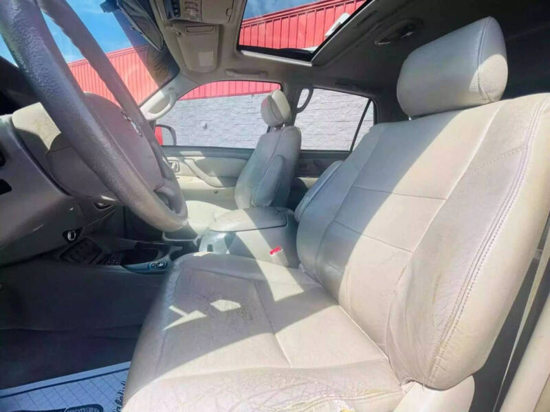 2005 Toyota Sequoia SR5