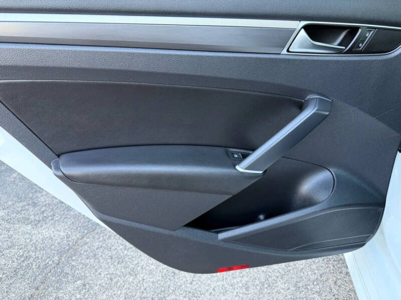 2017 Volkswagen Passat 1.8T R-Line