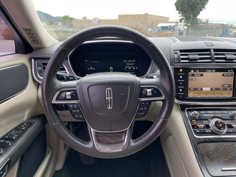 2017 Lincoln Continental Select