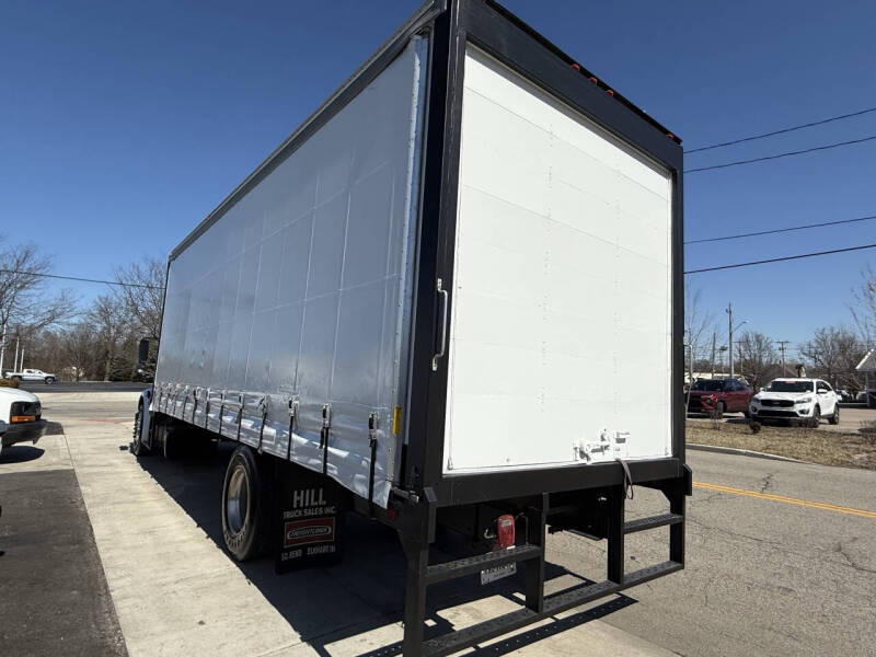 2013 Freightliner M2 106