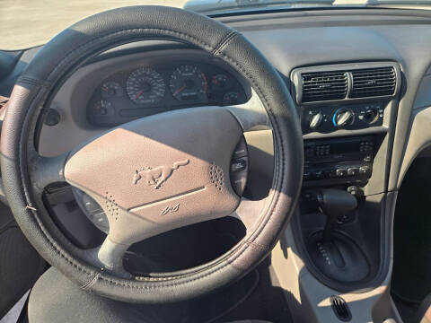 2004 Ford Mustang GT Deluxe