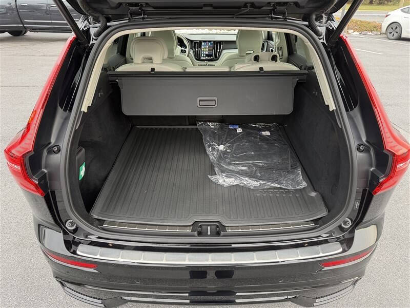 2024 Volvo XC60 B5 Plus Dark Theme