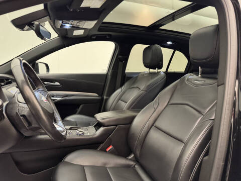 2022 Cadillac XT4 Premium Luxury