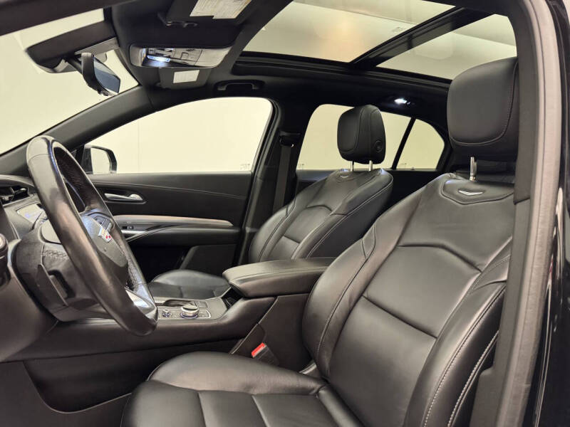 2022 Cadillac XT4 Premium Luxury