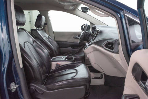 2024 Chrysler Pacifica Plug-In Hybrid Select