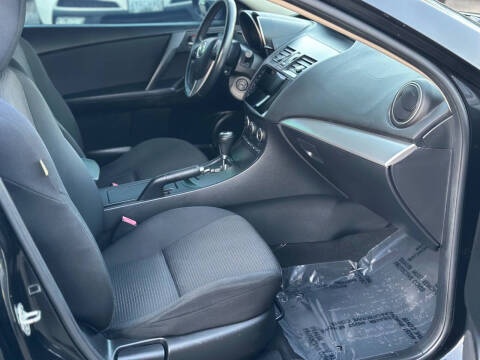 2013 Mazda MAZDA3 i Touring