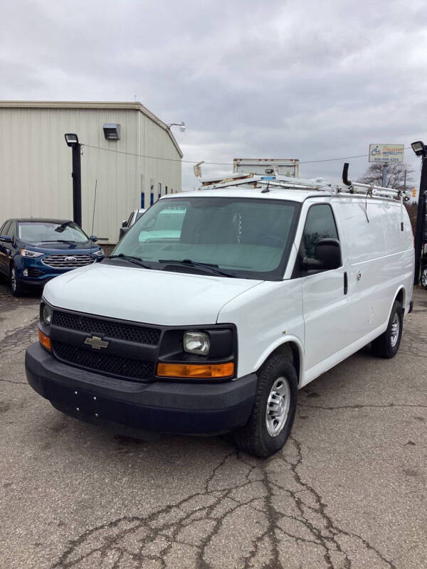 2015 Chevrolet Express Cargo Work Van photo 2