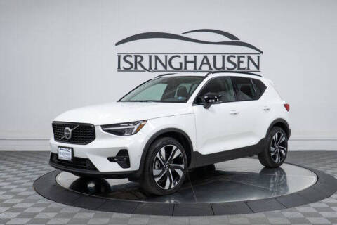 2023 Volvo XC40 B5 Ultimate Dark Theme